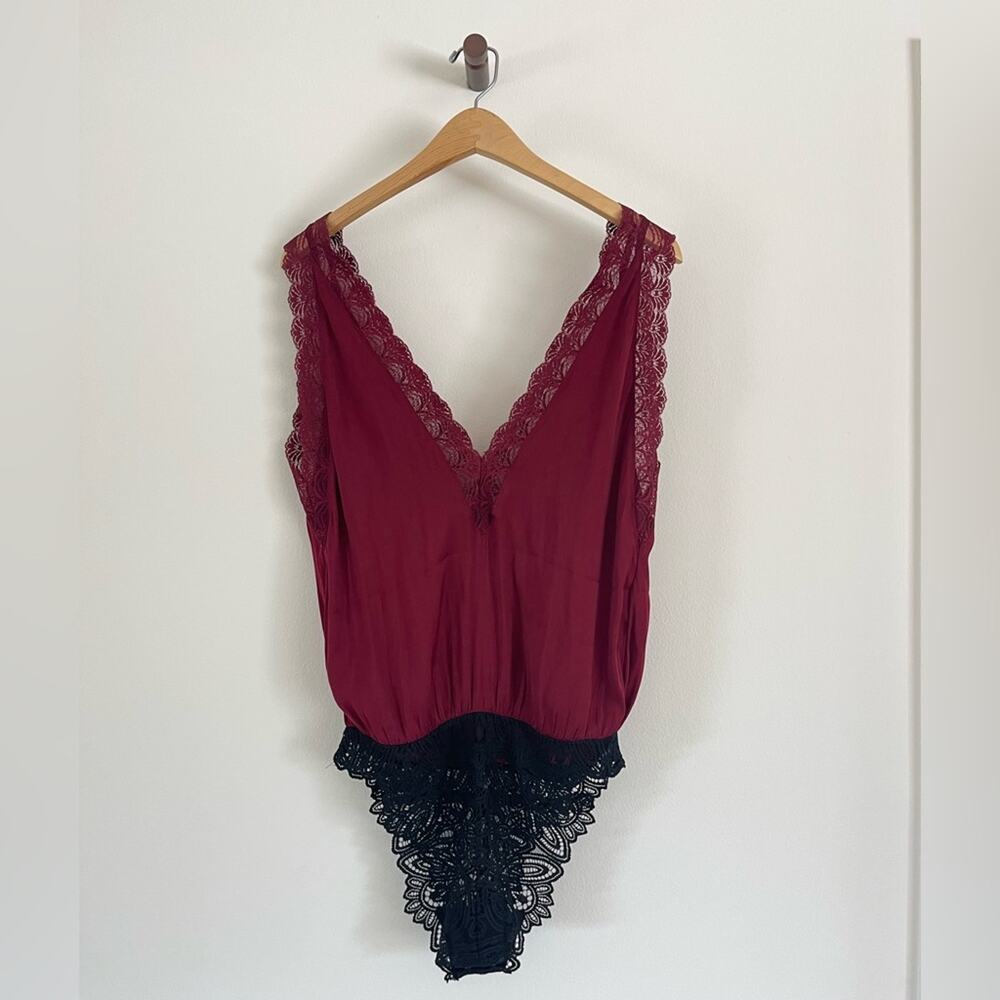 Free People - NWOT Elegant Lace Trim Burgundy Bodysuit - Picture 4 of 8